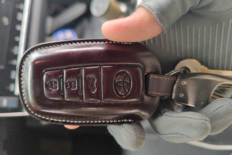 Used Toyota Avalon 2022 Dual-Engine 2.5L Luxury Edition Vehicle Key