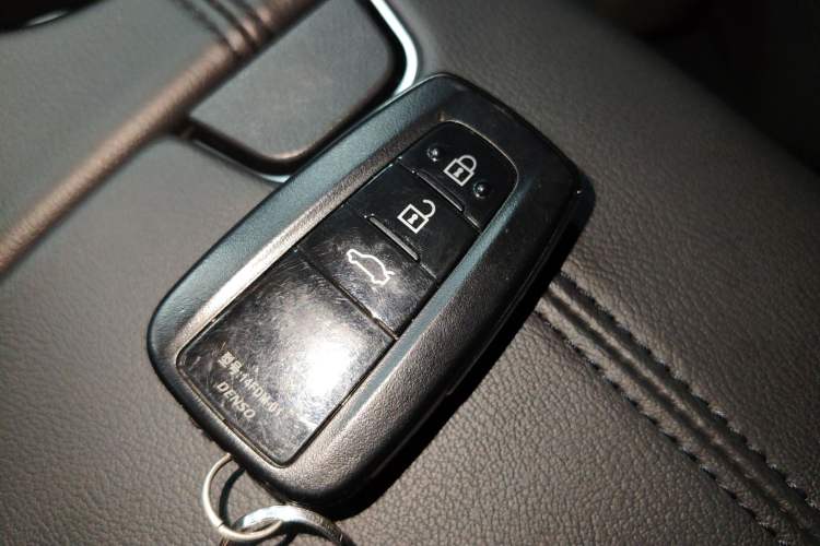 Used Toyota Avalon 2022 Dual-Engine 2.5L Luxury Edition Vehicle Key