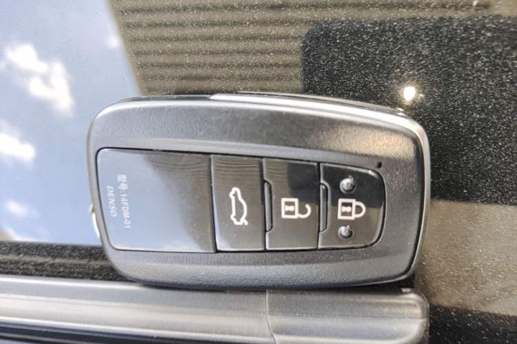 Used Toyota Avalon 2022 2.0L Luxury Edition Vehicle Key
