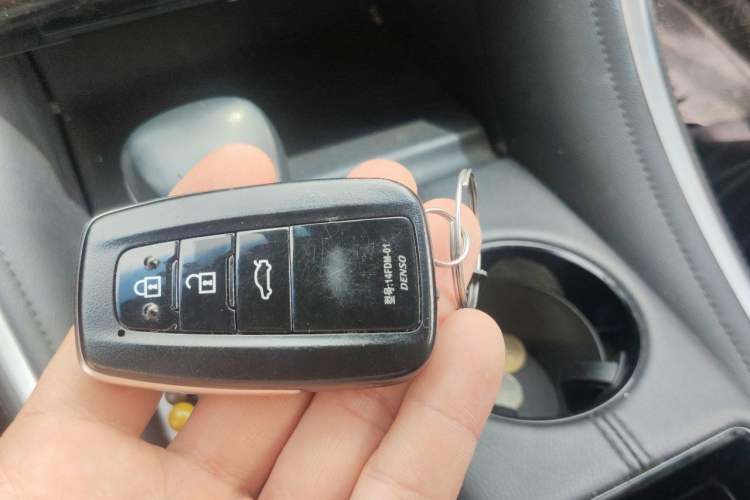 Used Toyota Avalon 2022 2.0L XLE Premium Edition Vehicle Key