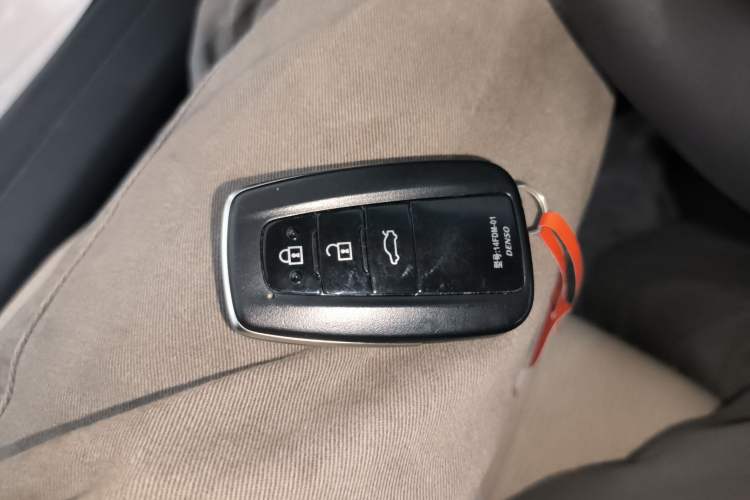 Used Toyota Avalon 2022 Dual-Engine 2.5L Luxury Edition Vehicle Key