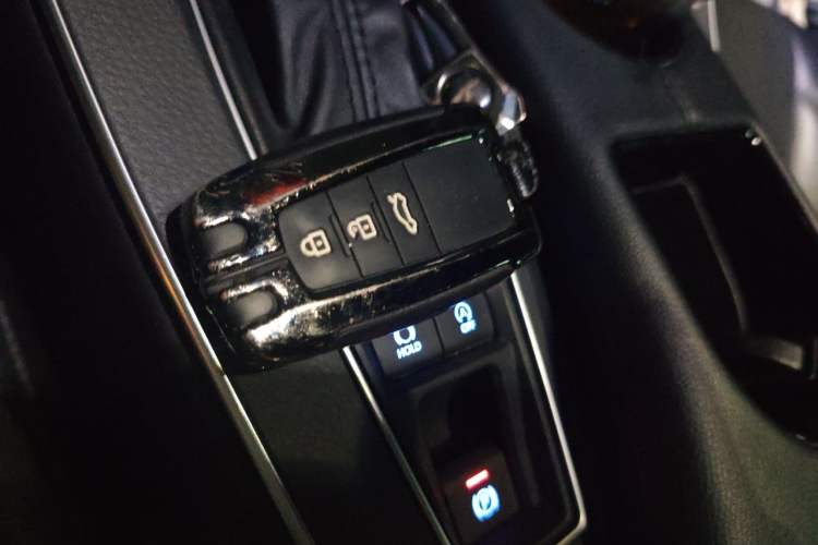 Used Toyota Avalon 2022 2.5L Luxury Edition Vehicle Key