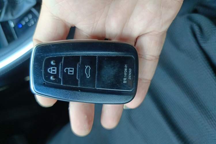 Used Toyota Avalon 2022 2.0L XLE Premium Edition Vehicle Key