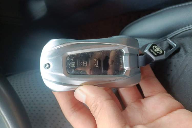 Used Toyota Avalon 2022 2.5L Luxury Edition Vehicle Key