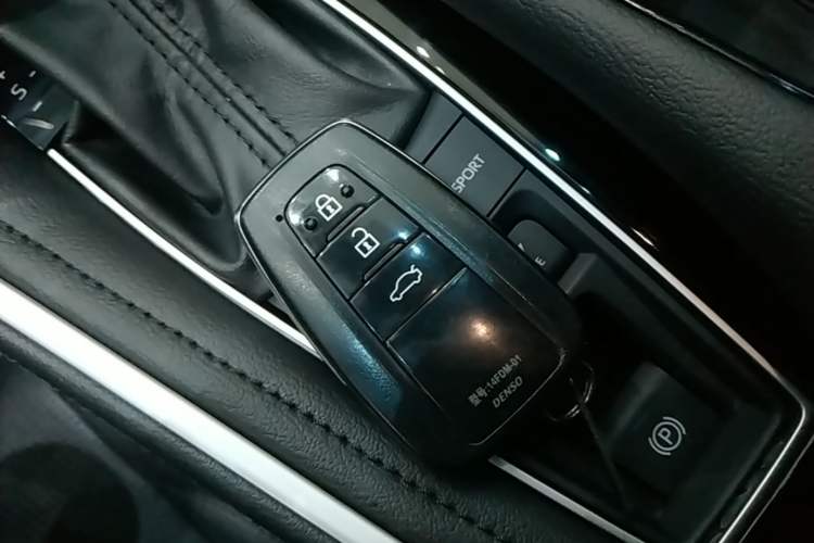 Used Toyota Avalon 2022 Dual-Engine 2.5L Luxury Edition Vehicle Key