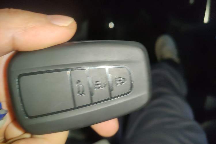 Used Toyota Avalon 2022 2.0L XLE Premium Edition Vehicle Key