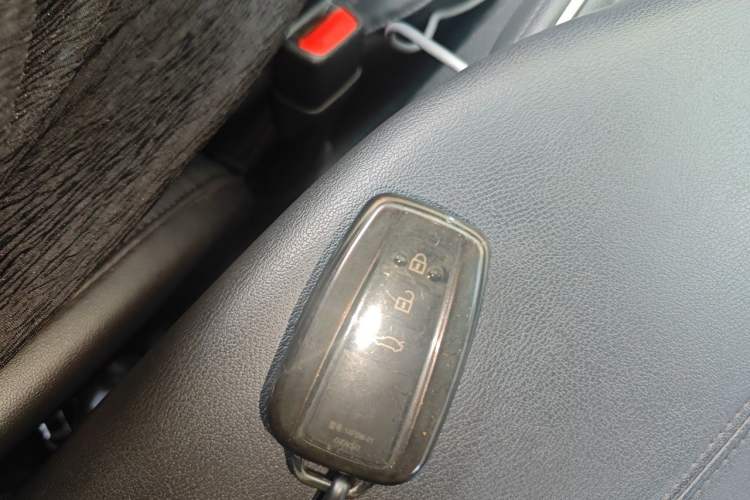 Used Toyota Avalon 2022 2.0L XLE Premium Edition Vehicle Key