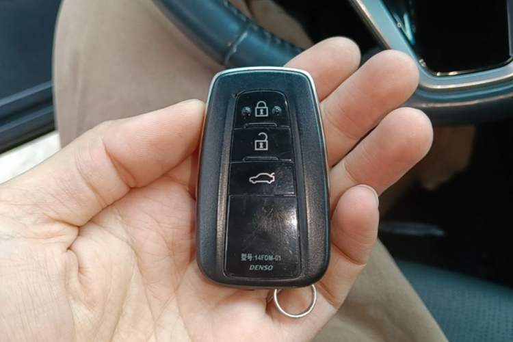 Used Toyota Avalon 2022 2.0L Luxury Edition Vehicle Key