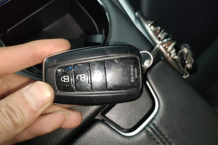 Used Toyota Avalon 2022 Dual-Engine 2.5L Luxury Edition Vehicle Key