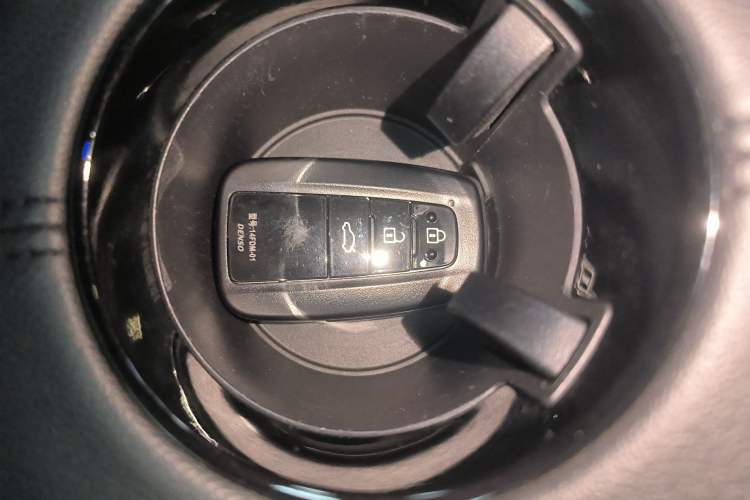 Used Toyota Avalon 2022 2.0L Luxury Edition Vehicle Key