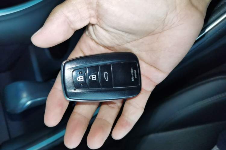 Used Toyota Avalon 2022 2.0L Luxury Edition Vehicle Key