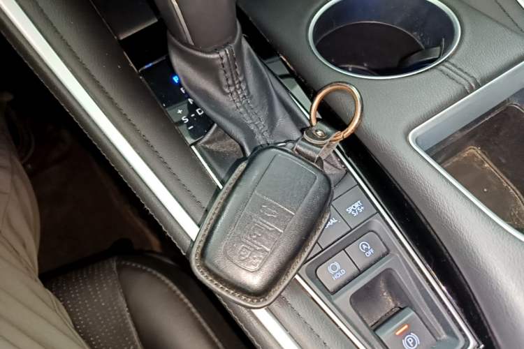 Used Toyota Avalon 2022 2.5L Touring Premium Edition Vehicle Key