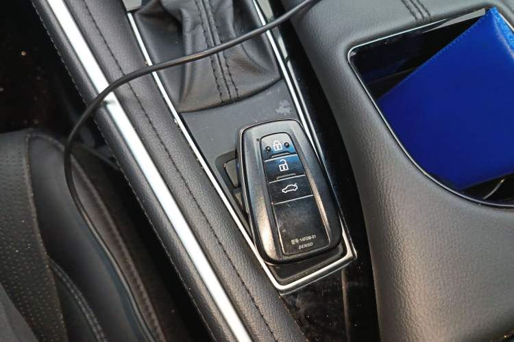 Used Toyota Avalon 2022 2.0L XLE Premium Edition Vehicle Key