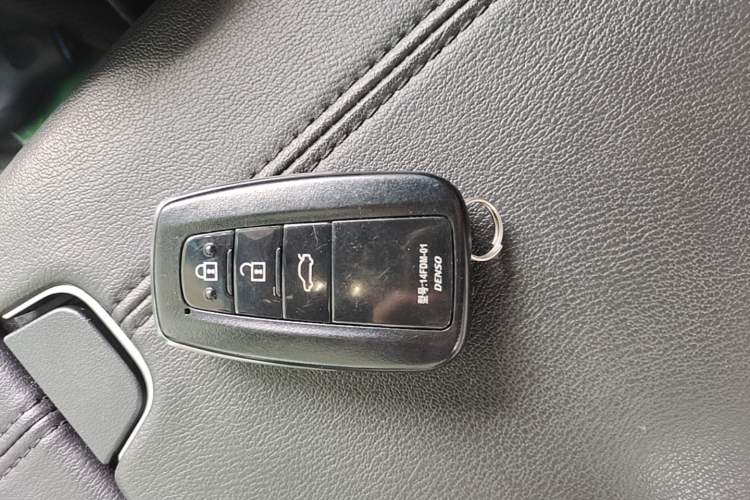 Used Toyota Avalon 2022 Dual-Engine 2.5L Luxury Edition Vehicle Key