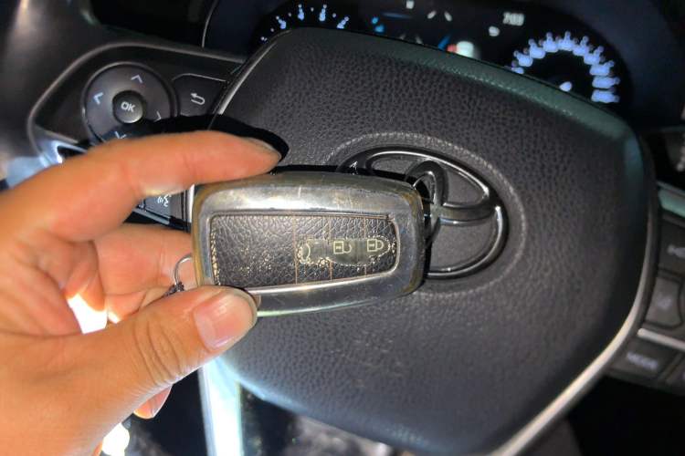 Used Toyota Avalon 2022 2.0L Luxury Edition Vehicle Key