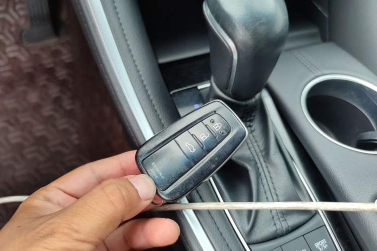 Used Toyota Avalon 2022 2.5L Touring Premium Edition Vehicle Key