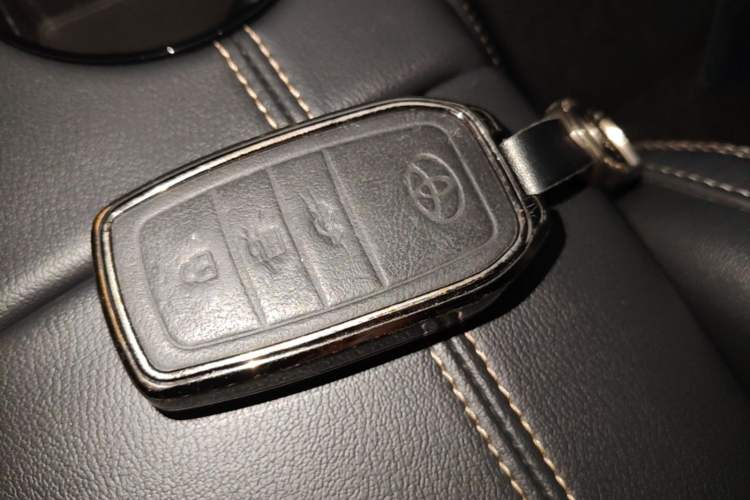 Used Toyota Avalon 2022 2.5L Luxury Edition Vehicle Key