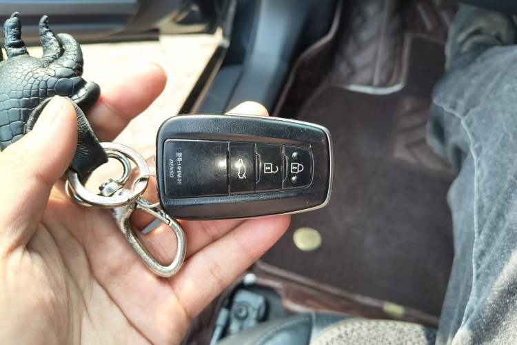 Used Toyota Avalon 2022 2.5L Luxury Edition Vehicle Key