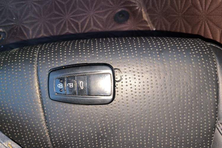 Used Toyota Avalon 2022 Dual-Engine 2.5L Luxury Edition Vehicle Key