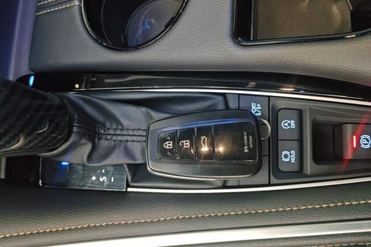 Used Toyota Avalon 2022 2.5L Luxury Edition Vehicle Key
