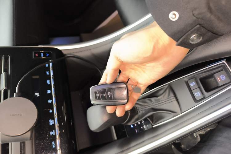 Used Toyota Avalon 2022 2.0L Ambition Edition Vehicle Key