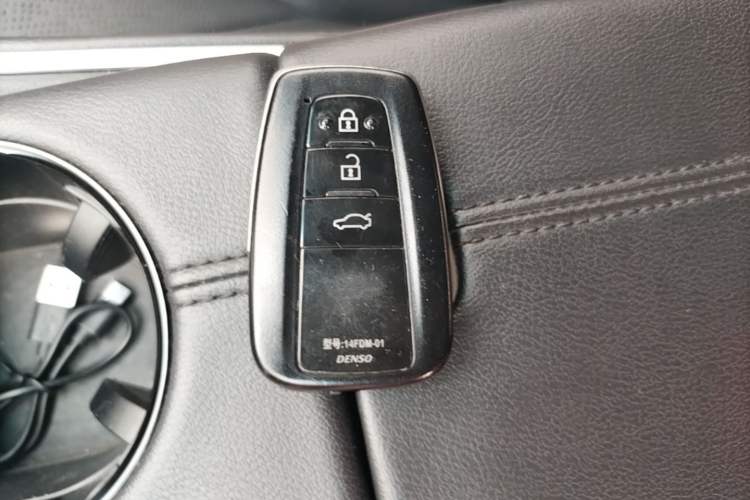 Used Toyota Avalon 2022 2.0L XLE Premium Edition Vehicle Key