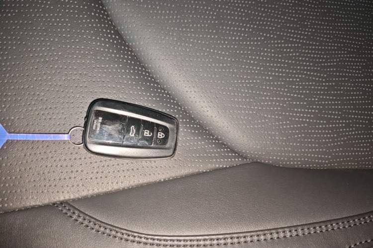 Used Toyota Avalon 2022 2.0L Luxury Edition Vehicle Key