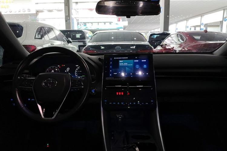 Used Toyota Avalon 2022 2.0L XLE Premium Edition Center Console