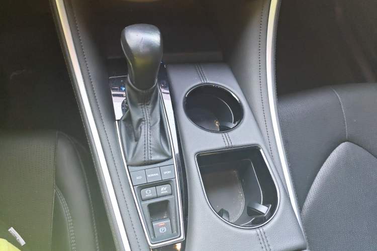 Used Toyota Avalon 2022 Dual-Engine 2.5L Luxury Edition Gear Lever