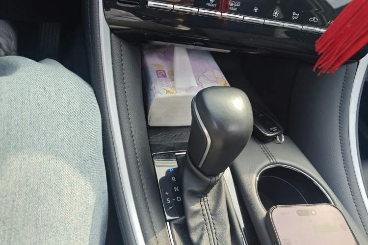 Used Toyota Avalon 2022 2.5L Luxury Edition Gear Lever
