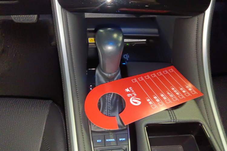 Used Toyota Avalon 2022 Dual-Engine 2.5L Luxury Edition Gear Lever