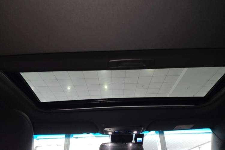 Used Toyota Avalon 2022 2.0L XLE Premium Edition Headliner