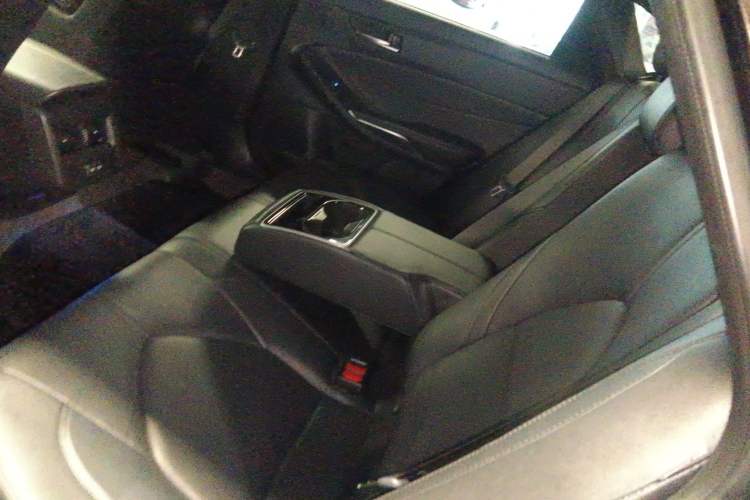 Used Toyota Avalon 2022 Dual-Engine 2.5L Luxury Edition Interior 4
