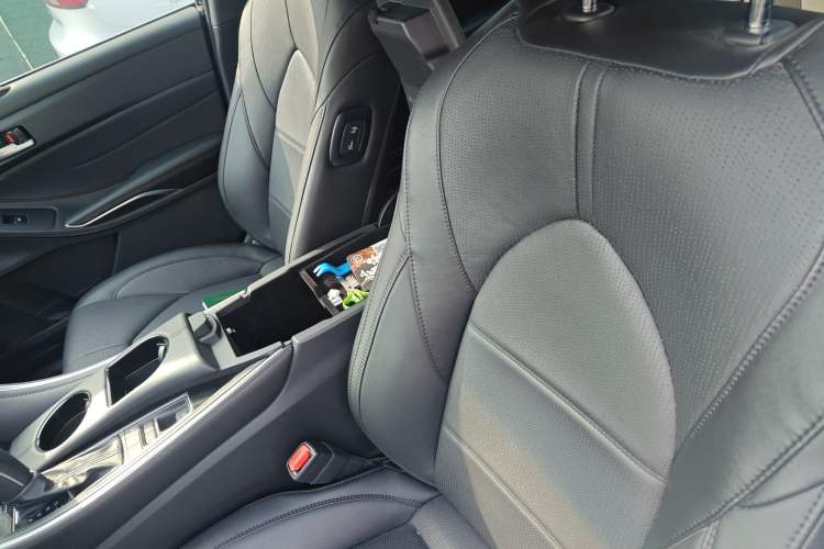 Used Toyota Avalon 2022 2.5L Luxury Edition Left Front Seat