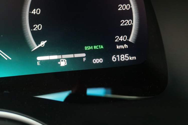 Used Toyota Avalon 2022 Dual-Engine 2.5L Limited Flagship Edition Odometer Close Up