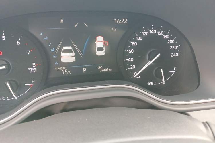 Used Toyota Avalon 2022 2.0L Luxury Edition Odometer Close Up
