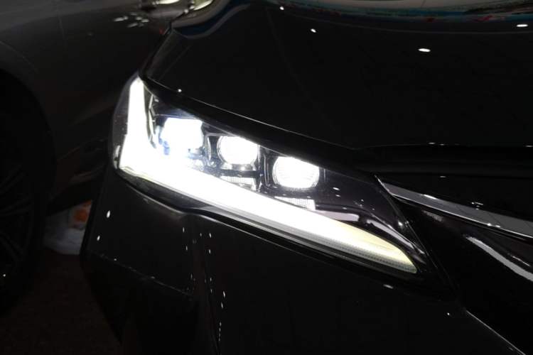 Used Toyota Avalon 2022 2.0L XLE Premium Edition Right Front Headlight