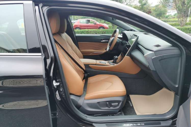Used Toyota Avalon 2022 Dual-Engine 2.5L Limited Flagship Edition Right Front Seat