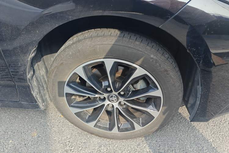 Used Toyota Avalon 2022 2.5L Luxury Edition Right Front Wheel Hub