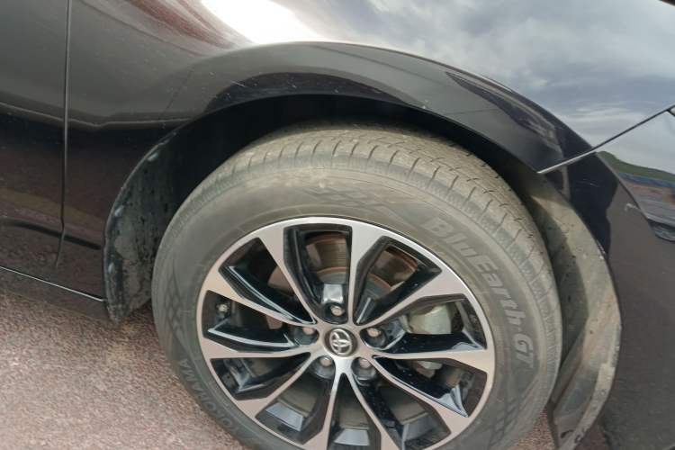 Used Toyota Avalon 2022 2.0L Luxury Edition Right Front Wheel Hub