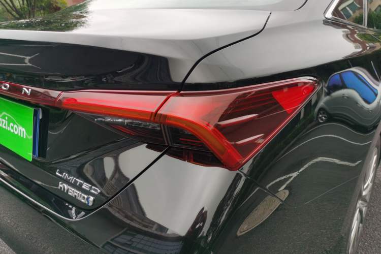 Used Toyota Avalon 2022 Dual-Engine 2.5L Limited Flagship Edition Right Rear Taillight