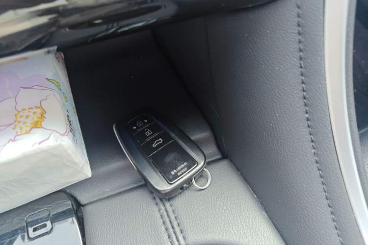 Used Toyota Avalon 2022 2.5L Luxury Edition Vehicle Key