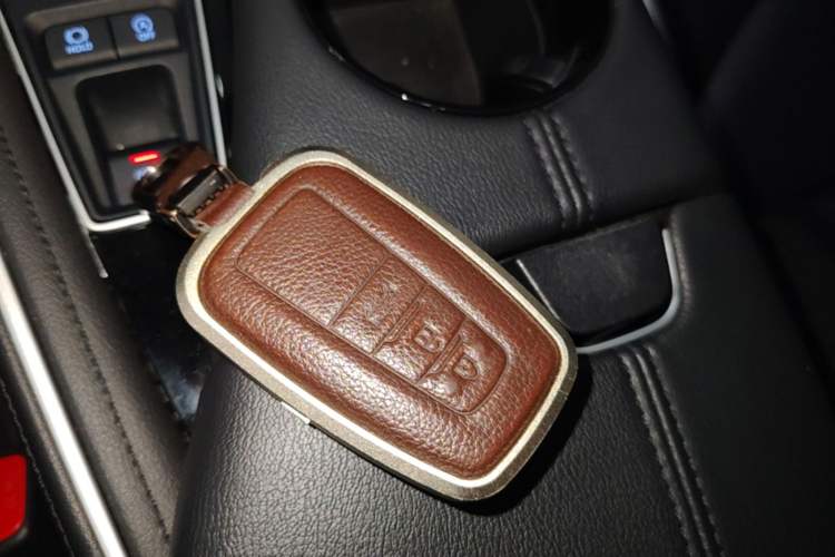 Used Toyota Avalon 2022 2.0L XLE Premium Edition Vehicle Key