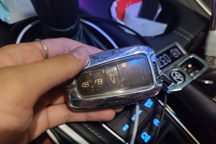 Used Toyota Avalon 2022 2.5L Luxury Edition Vehicle Key