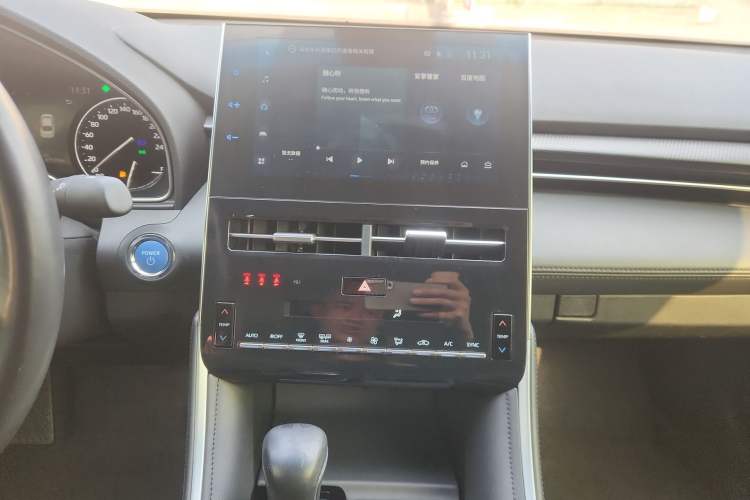 Used Toyota Avalon 2022 Dual-Engine 2.5L Luxury Edition Audio And AC Panel