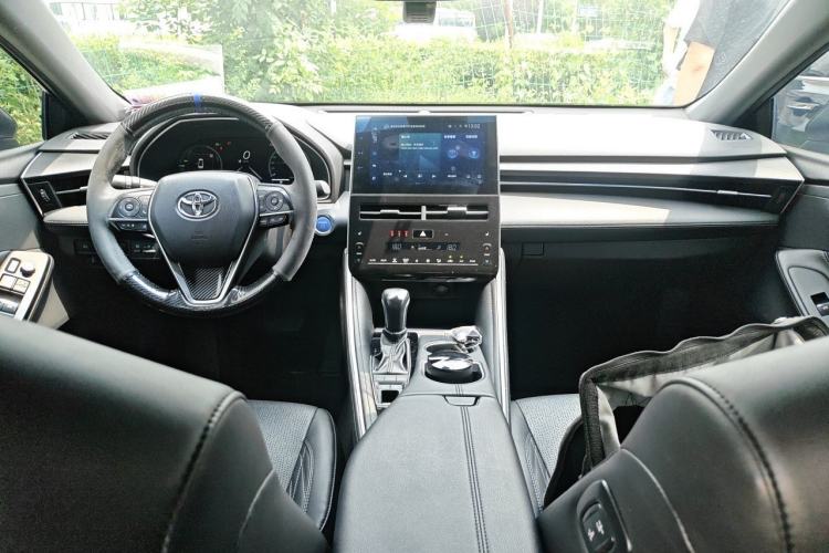 Used Toyota Avalon 2022 Dual-Engine 2.5L XLE Premium Edition Center Console