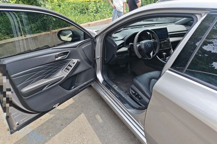Used Toyota Avalon 2022 Dual-Engine 2.5L XLE Premium Edition Driver Seat
