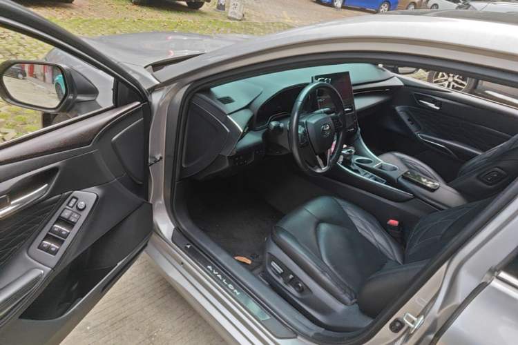 Used Toyota Avalon 2022 2.5L Touring Premium Edition Driver Seat