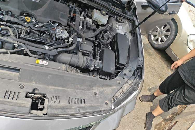 Used Toyota Avalon 2022 Dual-Engine 2.5L XLE Premium Edition Engine Bay Left