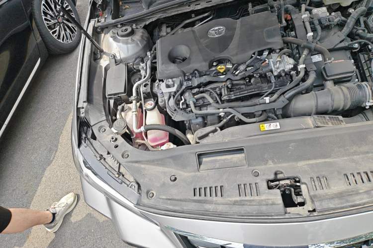 Used Toyota Avalon 2022 Dual-Engine 2.5L XLE Premium Edition Engine Bay Right